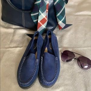 Very comfortable, leather  Size 9M